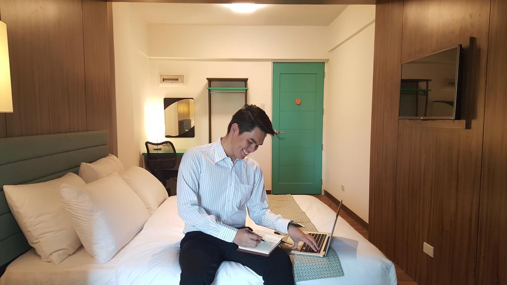 H Hotels - Metro North Uno Quezon City Bagian luar foto